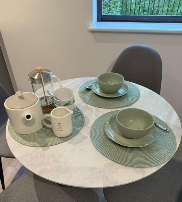 Polly'S Place Apartment Taunton & Free Off Road Parking & Wifi ภายนอก รูปภาพ