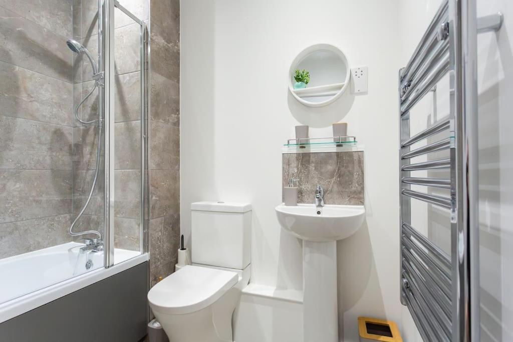 Polly'S Place Apartment Taunton & Free Off Road Parking & Wifi ภายนอก รูปภาพ